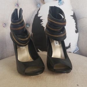 Steve Madden Zipper line detail Peep Toe